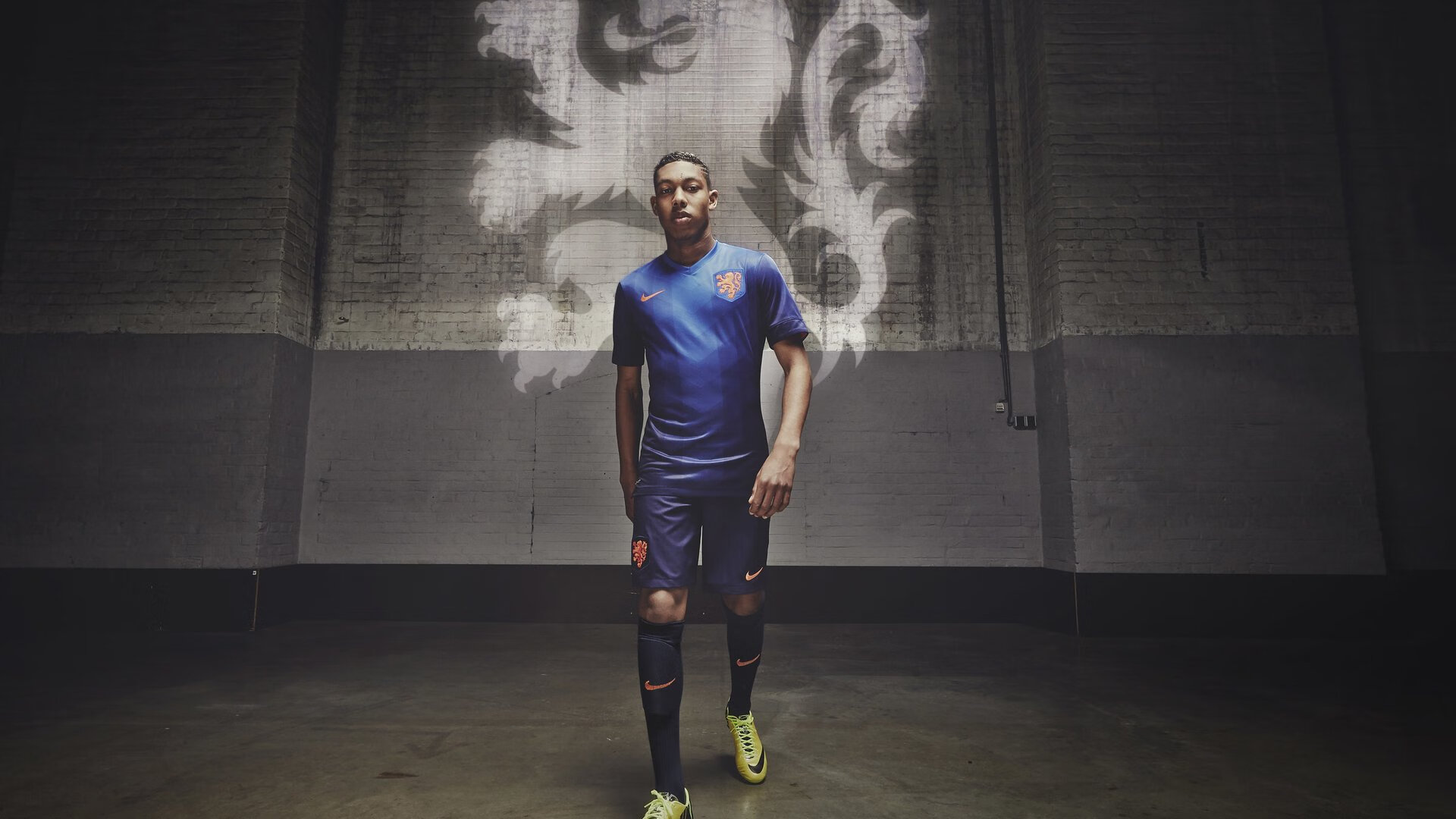 绝境中的指挥家，当德布劳内在智利高原奏响终章